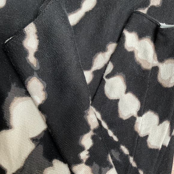 INC Sweater - Abstact pattern with Faux Distressed edges - Picture 7 of 10